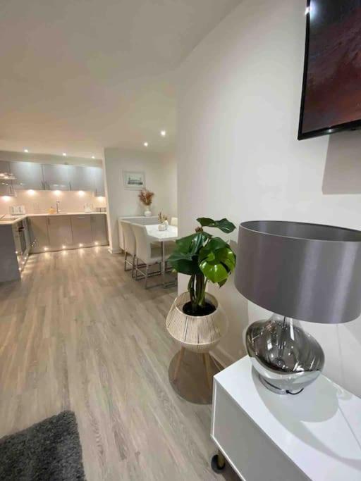 Luxury Town Centre Apartment Walking Distance To Rsc Theatre Stratford-upon-Avon Bagian luar foto