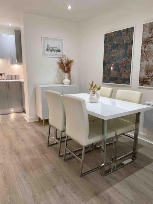 Luxury Town Centre Apartment Walking Distance To Rsc Theatre Stratford-upon-Avon Bagian luar foto